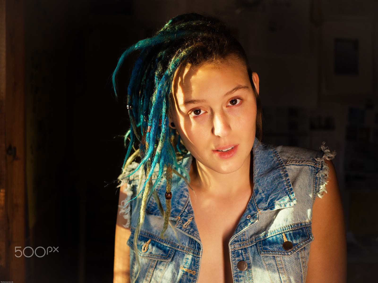 Olympus OM-D E-M10 + LUMIX G 25/F1.7 sample photo. Into the light 3 photography