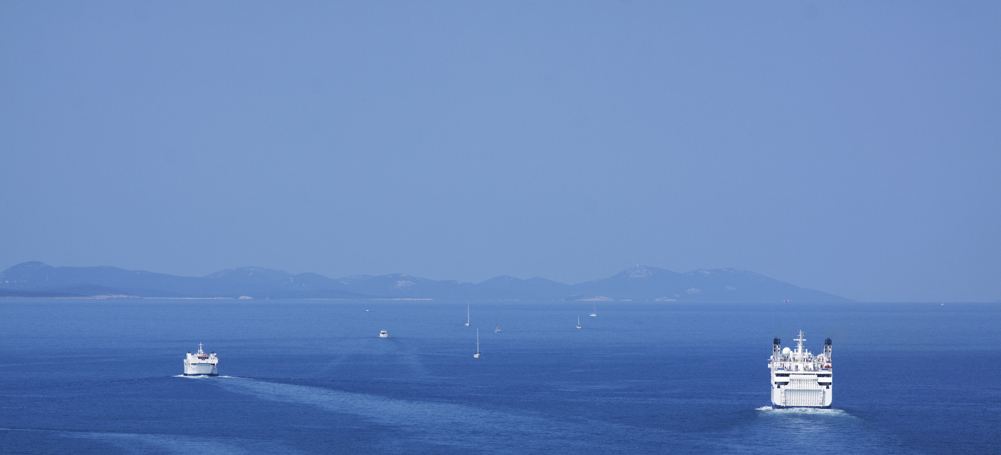 Canon EOS 50D + Canon EF 70-200mm F4L IS USM sample photo. Cut jav photography