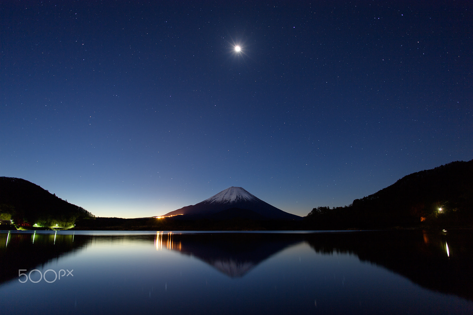 Nikon D5 + Nikon AF-S Nikkor 20mm F1.8G ED sample photo. Night sky ornaments photography