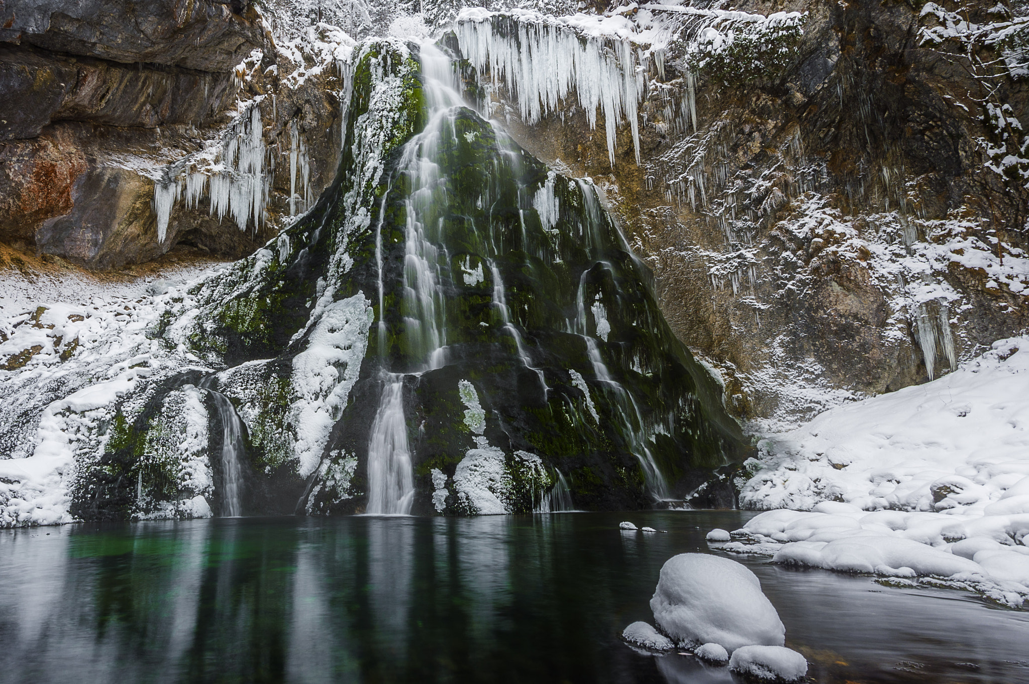 Nikon D4S + Nikon AF-S Nikkor 16-35mm F4G ED VR sample photo. Wintertime @ gollinger waterfall photography