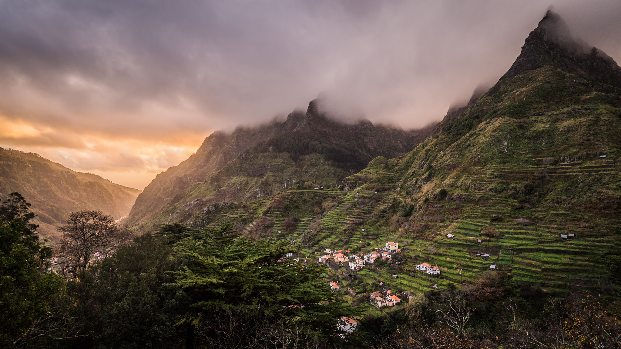 Sony a7S + Sony Vario-Tessar T* FE 16-35mm F4 ZA OSS sample photo. Sunset in the hills of madeira photography