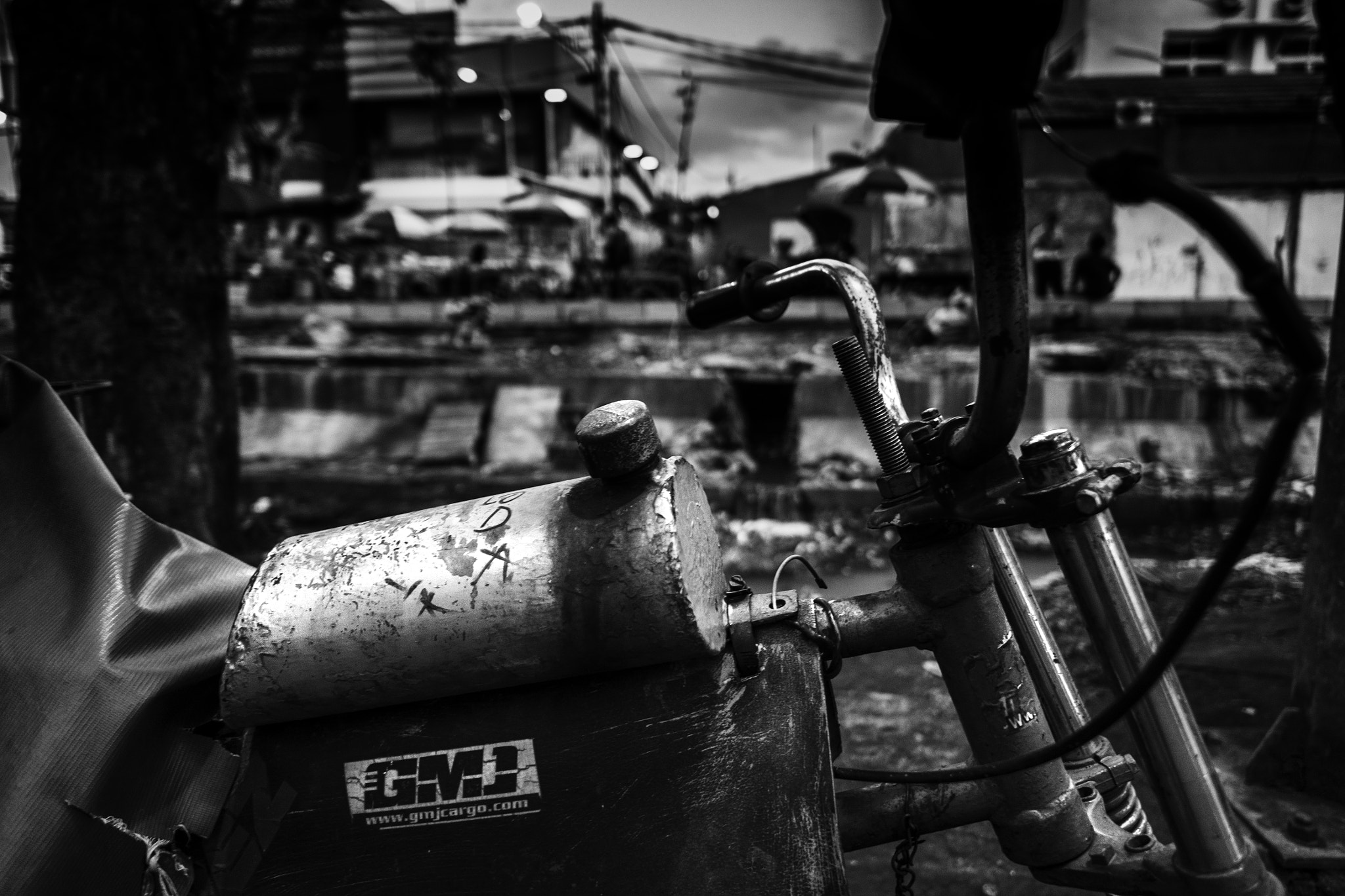 OLYMPUS M.12mm F2.0 sample photo. Hand fuel tank photography