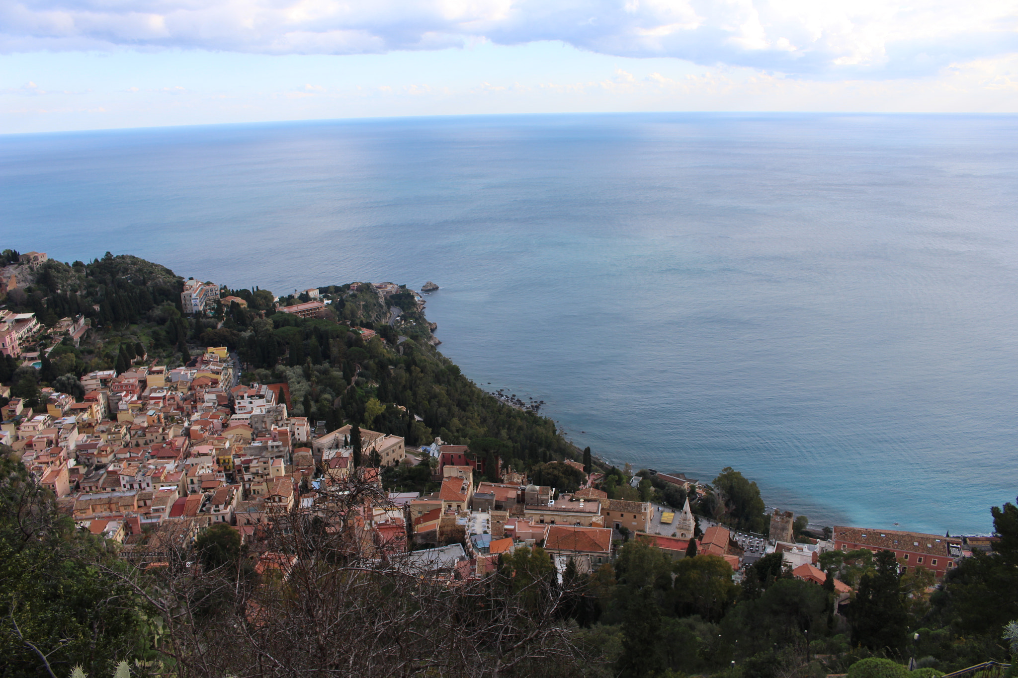 Canon EOS 1200D (EOS Rebel T5 / EOS Kiss X70 / EOS Hi) sample photo. Looking down on taormina photography