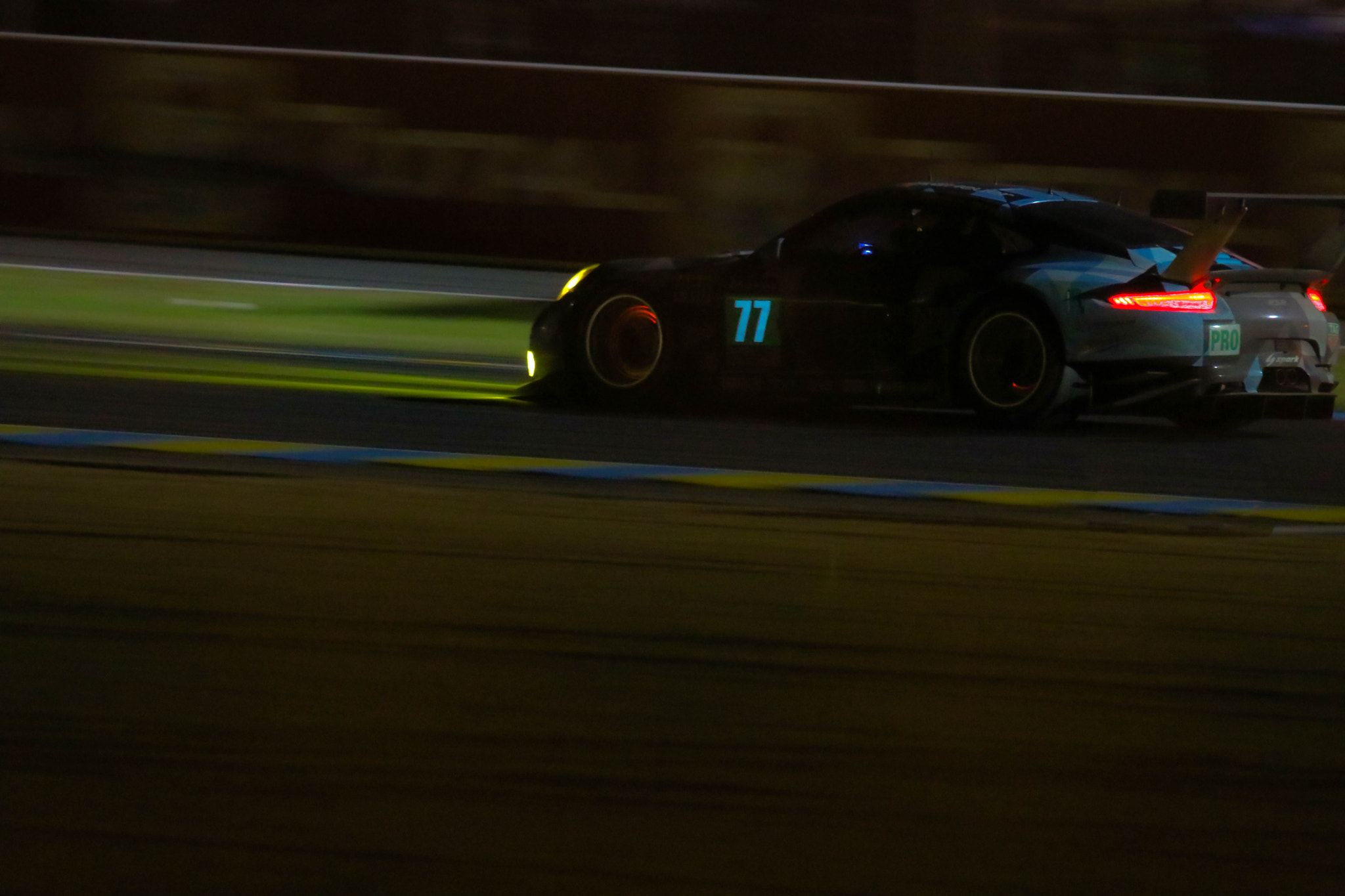 Canon EF 100-400mm F4.5-5.6L IS USM sample photo. Racing in the dark photography