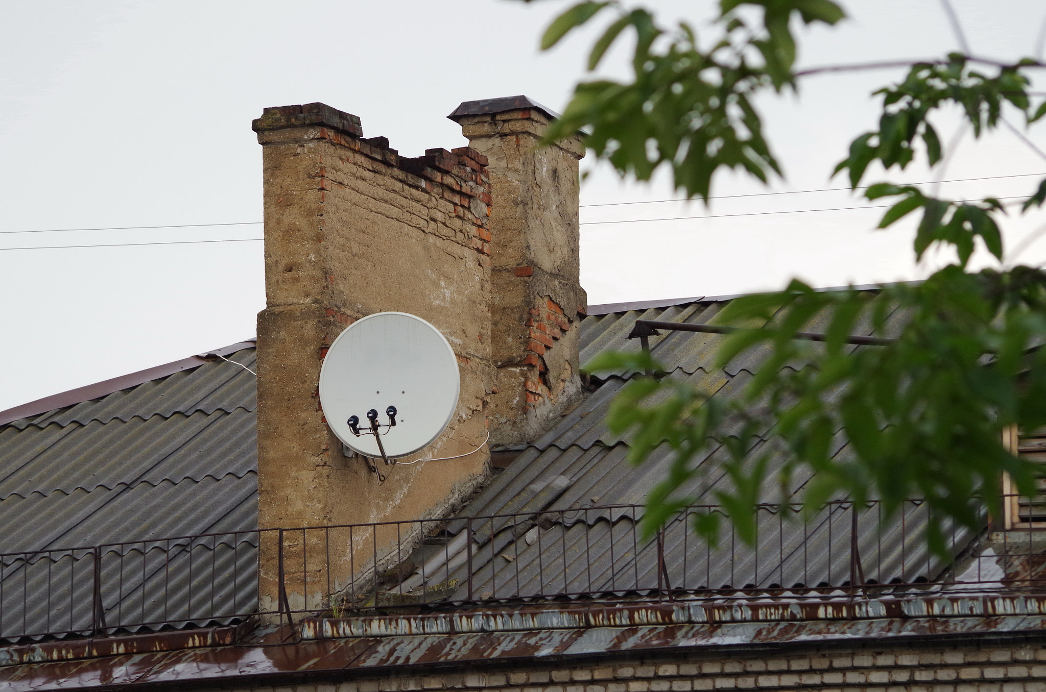 Pentax K-50 sample photo. Old roof photography