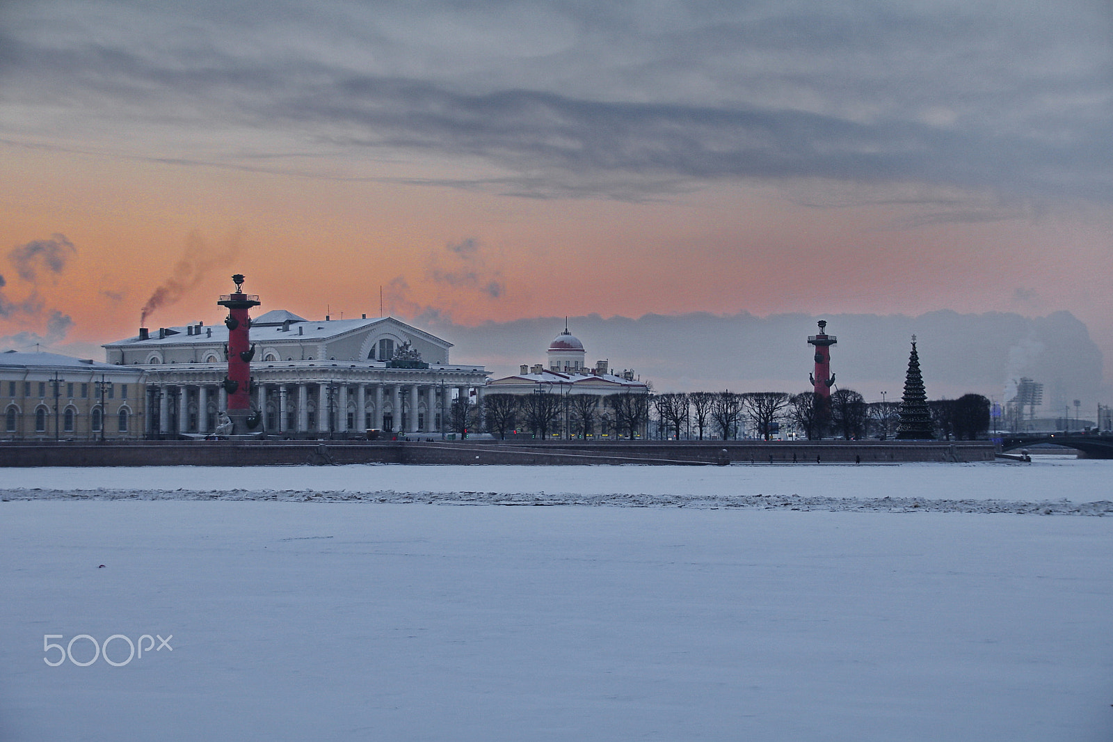Canon EOS 1000D (EOS Digital Rebel XS / EOS Kiss F) sample photo. Old stock exchange and rostral column photography