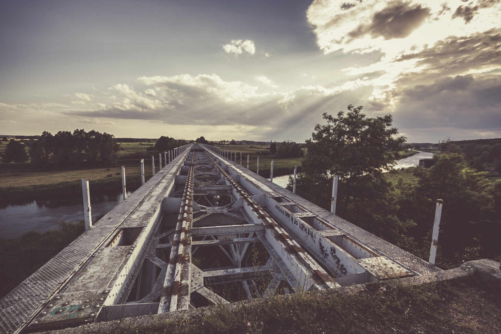 Canon EOS 40D sample photo. A bridge photography