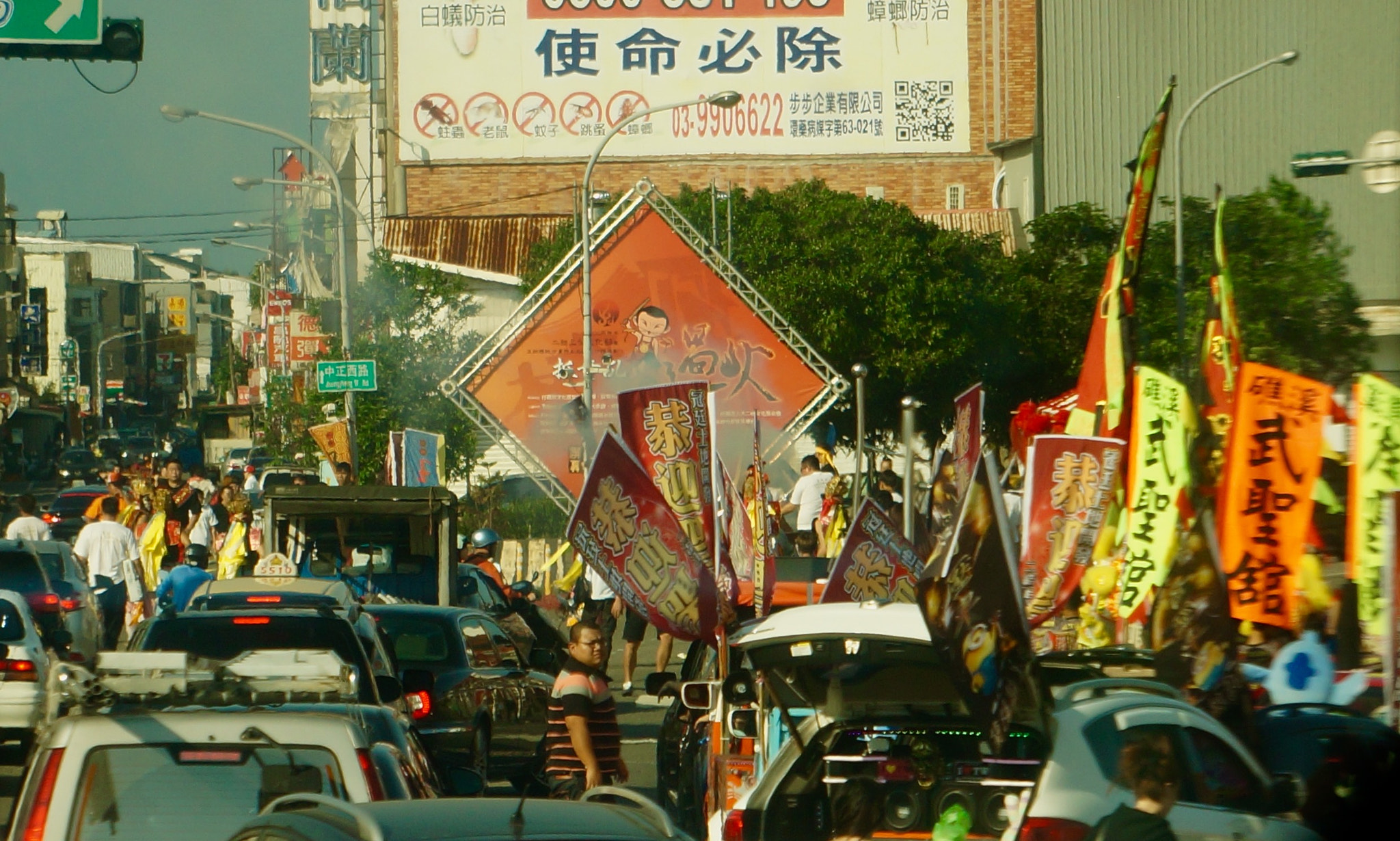 Sony E 55-210mm F4.5-6.3 OSS sample photo. Procession photography