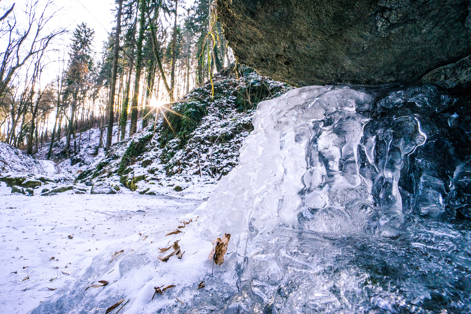 Sony a7 II + Voigtlander SUPER WIDE-HELIAR 15mm F4.5 III sample photo. Ice under a stone photography