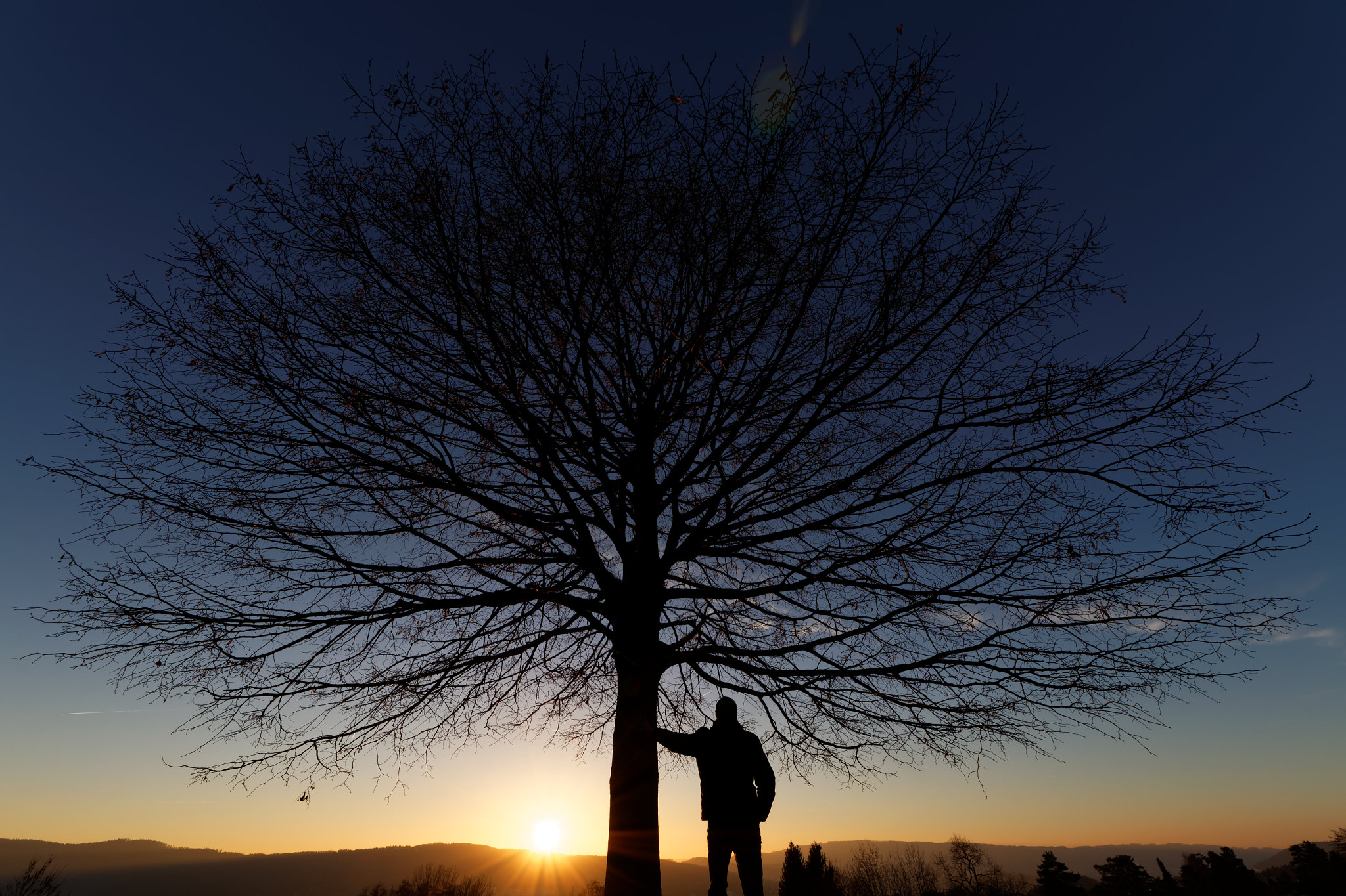 Canon EOS 70D + Sigma 8-16mm F4.5-5.6 DC HSM sample photo. Watching a fireball go down photography