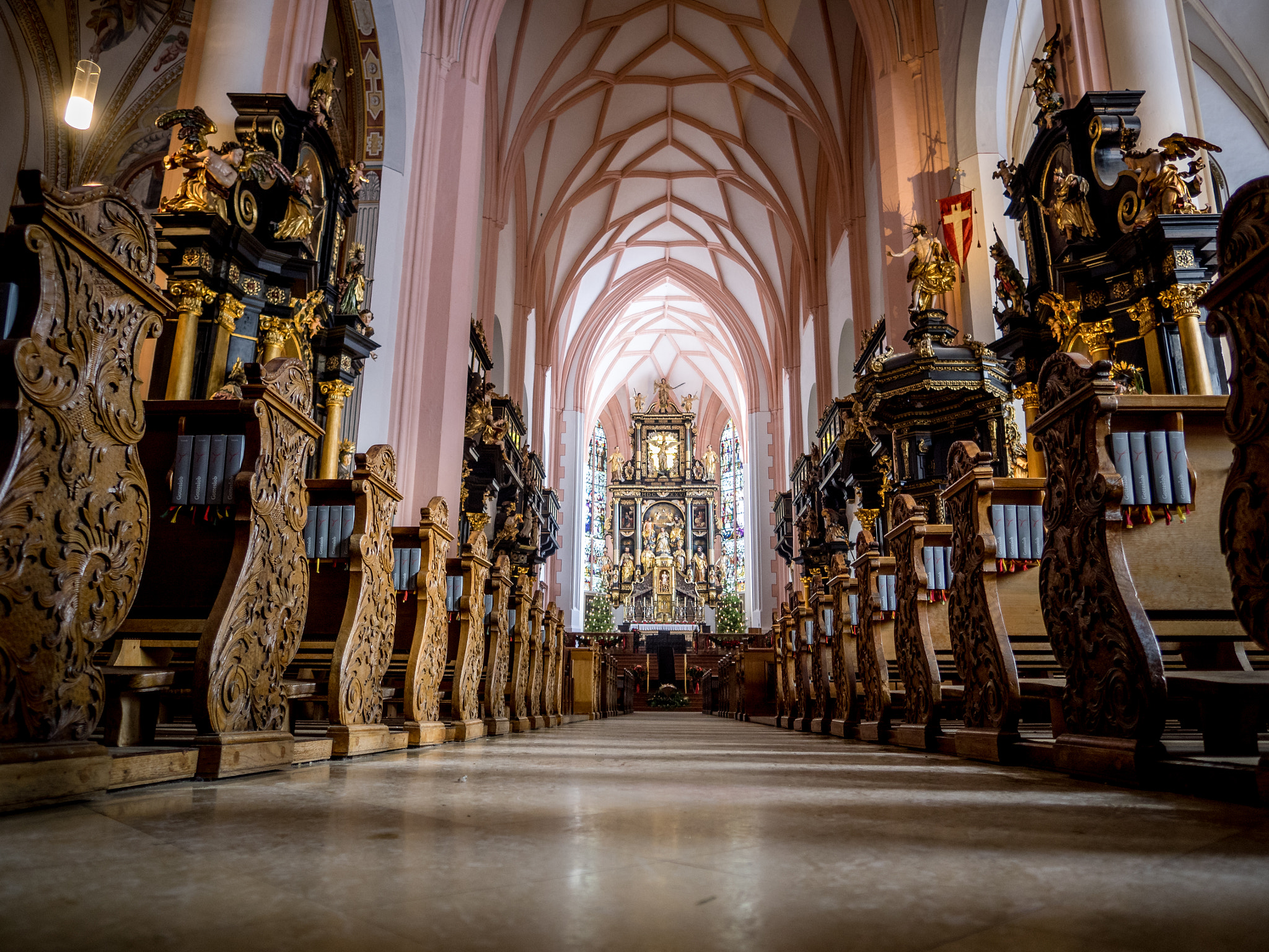 Olympus OM-D E-M1 + OLYMPUS M.12mm F2.0 sample photo. Basilika mondsee photography