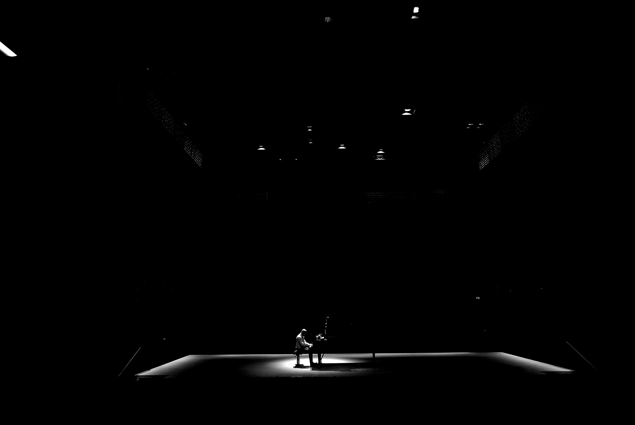 Nikon D80 + Tokina AT-X Pro 11-16mm F2.8 DX sample photo. ... on the stage ... photography