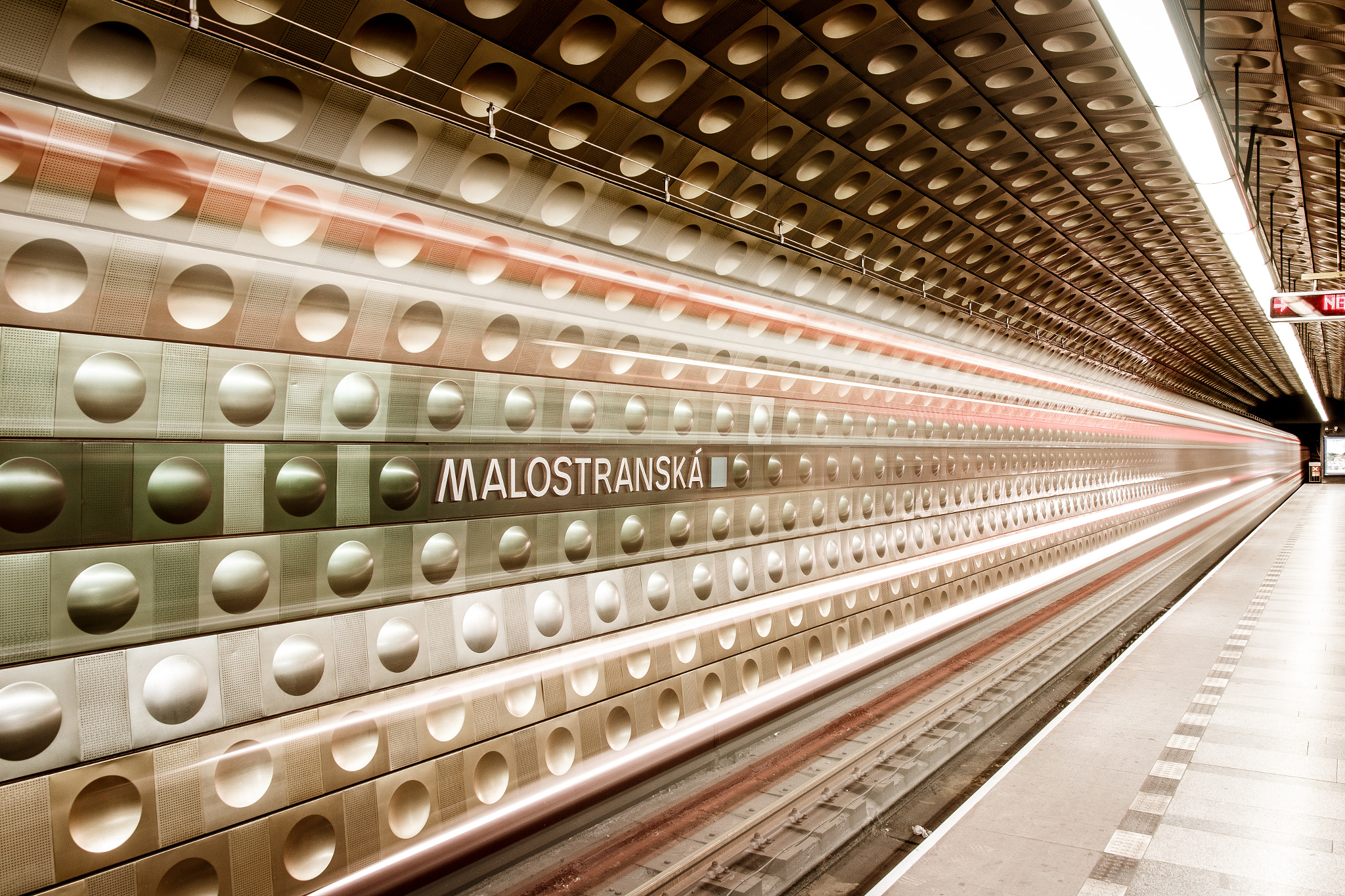 Sigma 17-70mm F2.8-4 DC Macro OS HSM sample photo. Subway station photography