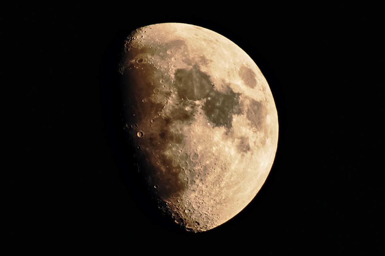 Sigma 18-300mm F3.5-6.3 DC Macro HSM sample photo. Moon of today photography