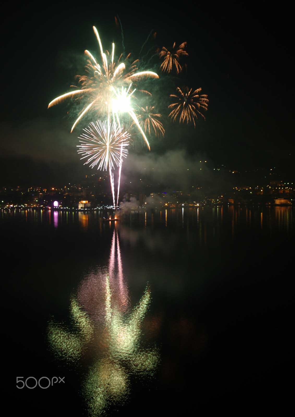 Pentax K-S2 sample photo. New year's eve fireworks - palm photography