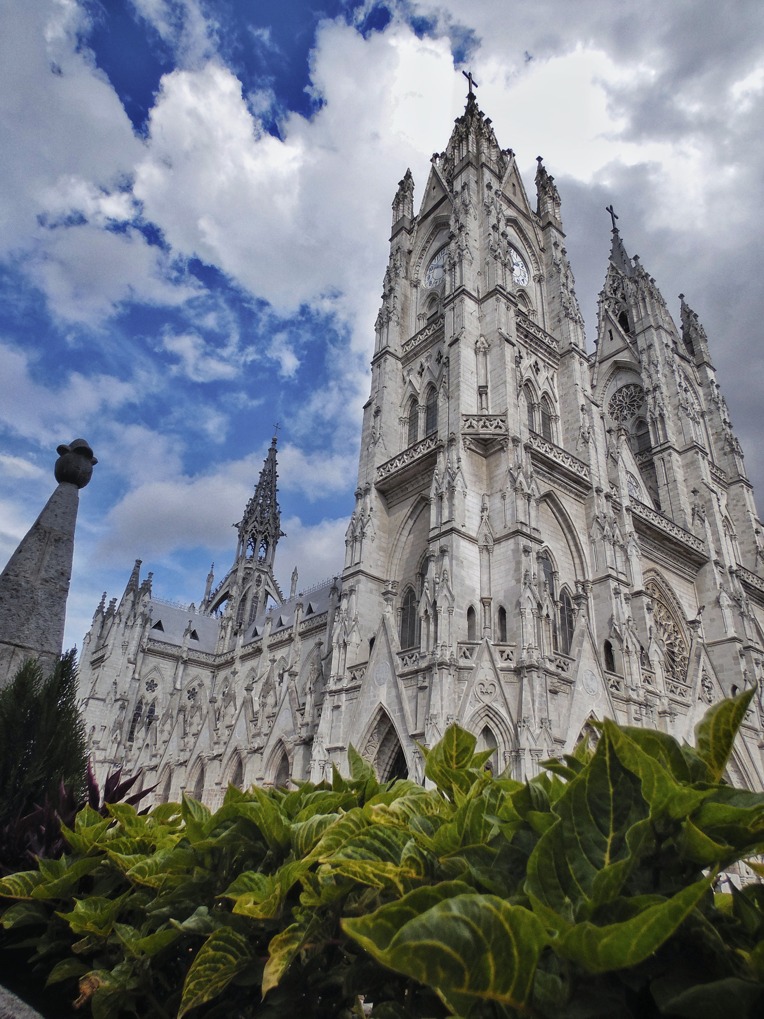 Samsung WB2200F sample photo. Basilica del voto nacional photography