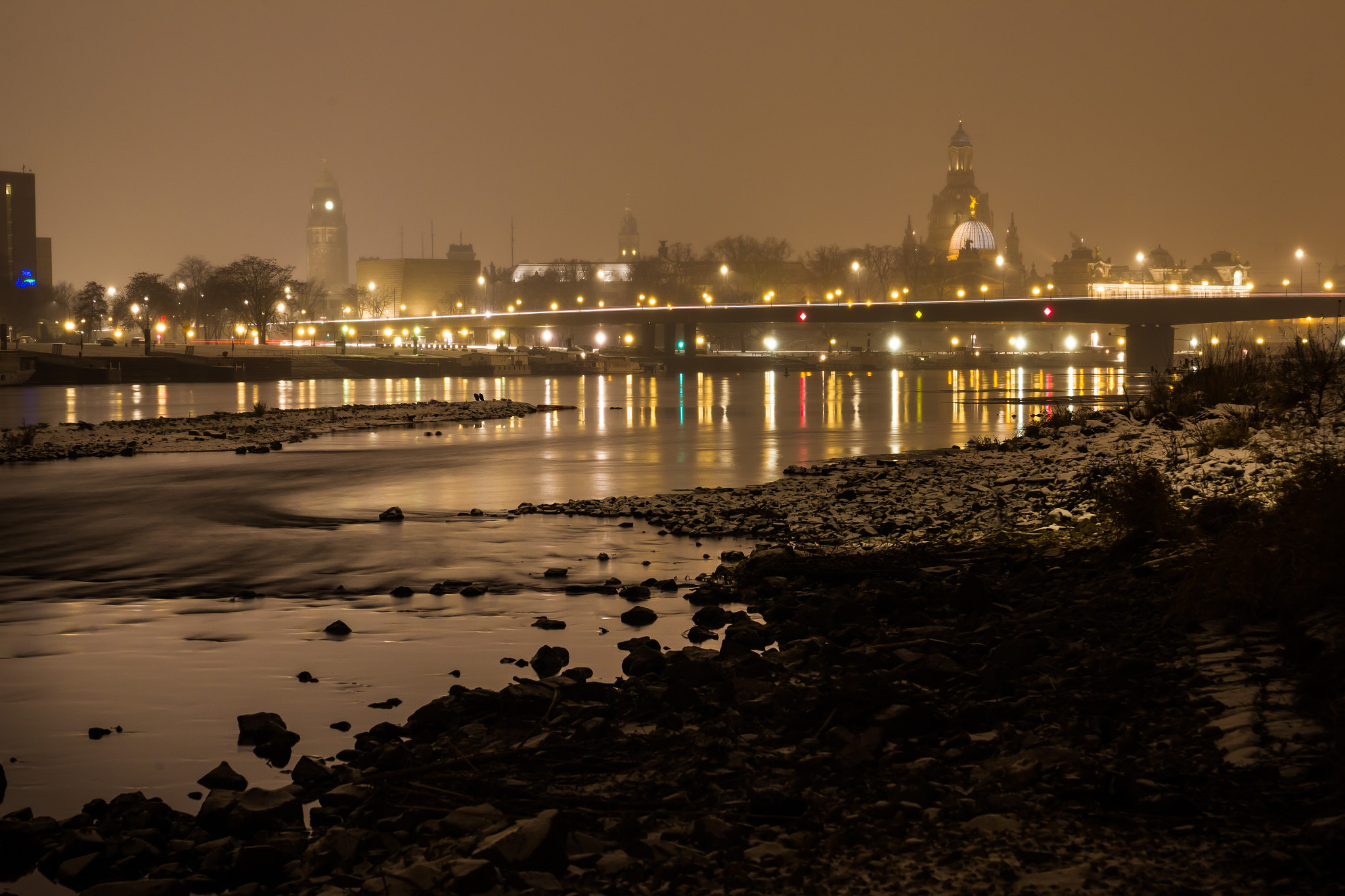 Canon EOS-1D Mark IV + Sigma 24-60mm f/2.8 EX DG sample photo. The river elbe in dresden photography