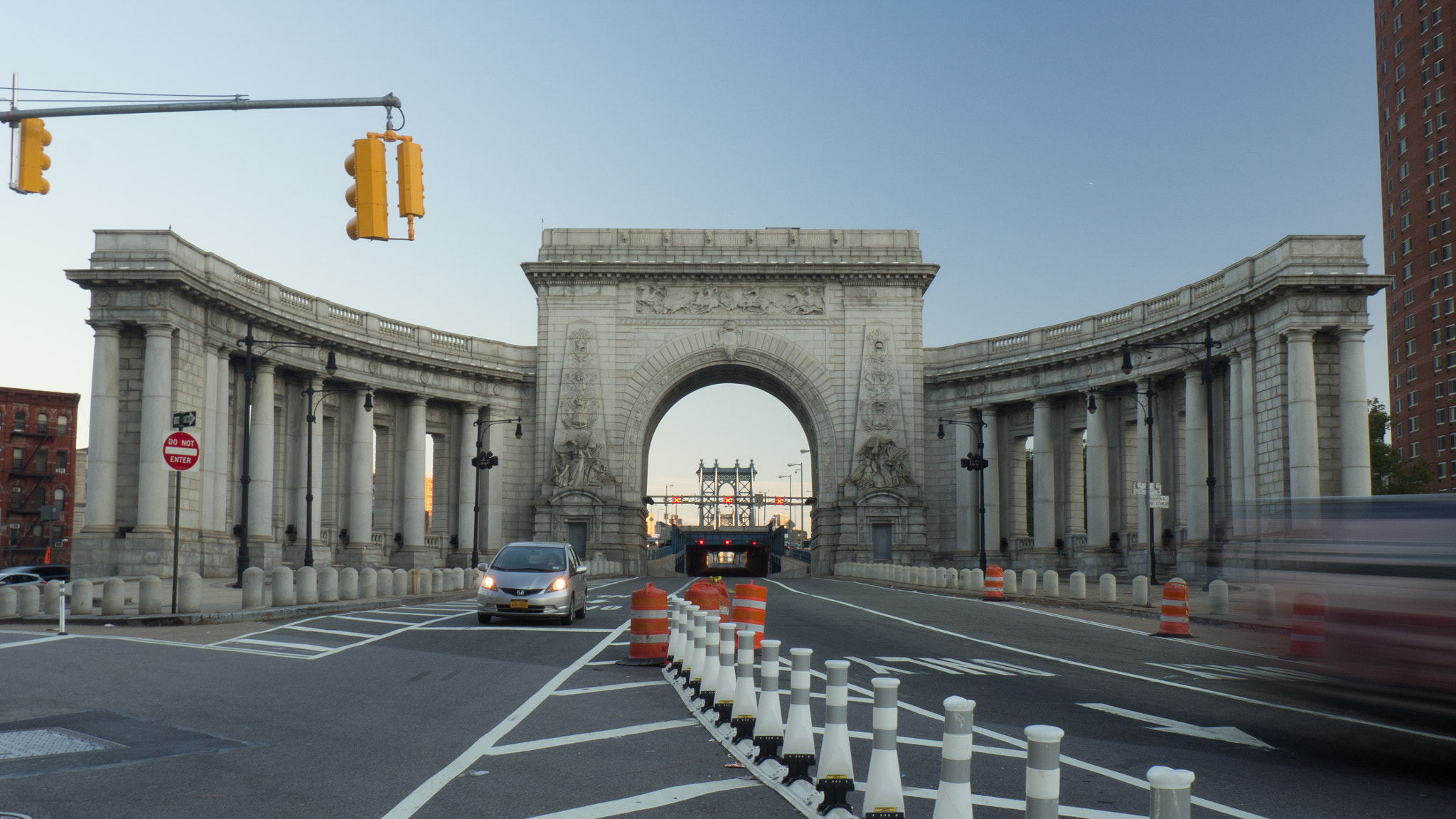 Olympus M.Zuiko Digital 14-42mm F3.5-5.6 II R sample photo. Manhattan bridge entrance photography