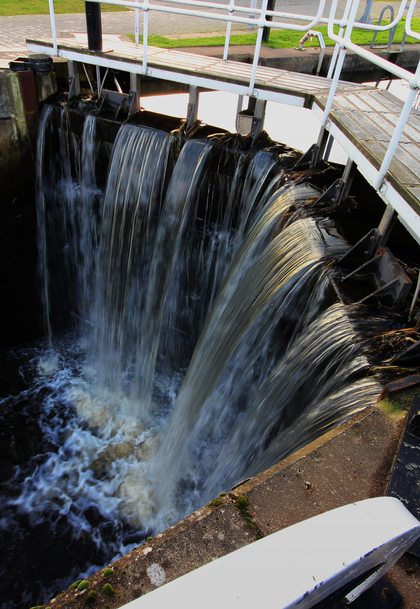 Sigma 10-20mm F4-5.6 EX DC HSM sample photo. Canal locks photography