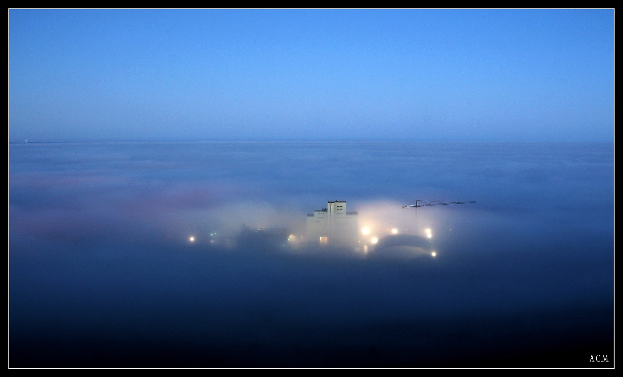Canon EOS 700D (EOS Rebel T5i / EOS Kiss X7i) + Sigma 24-70mm F2.8 EX DG Macro sample photo. The fog photography