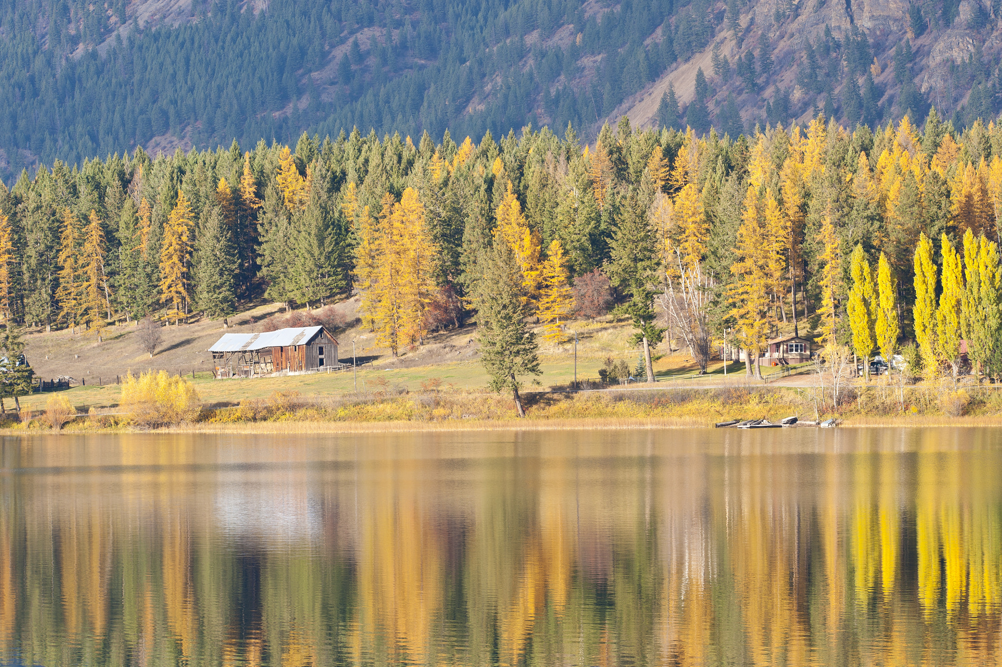 Nikon AF-S Nikkor 200mm F2G ED-IF VR sample photo. Fall lake reflection photography