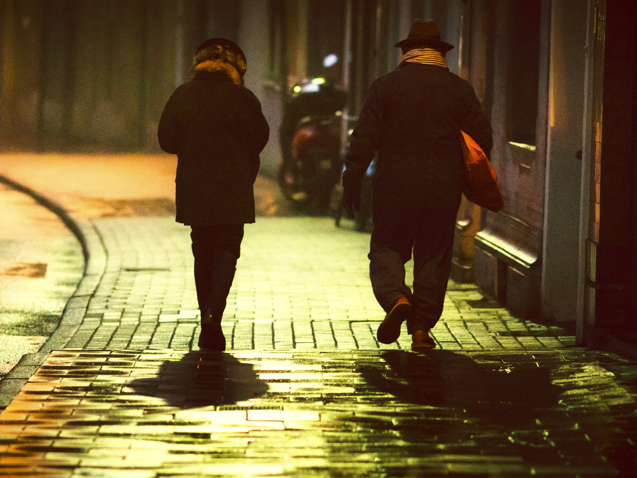 Canon EOS 6D + Canon EF 200mm F2.8L II USM sample photo. Strangers in the rain photography