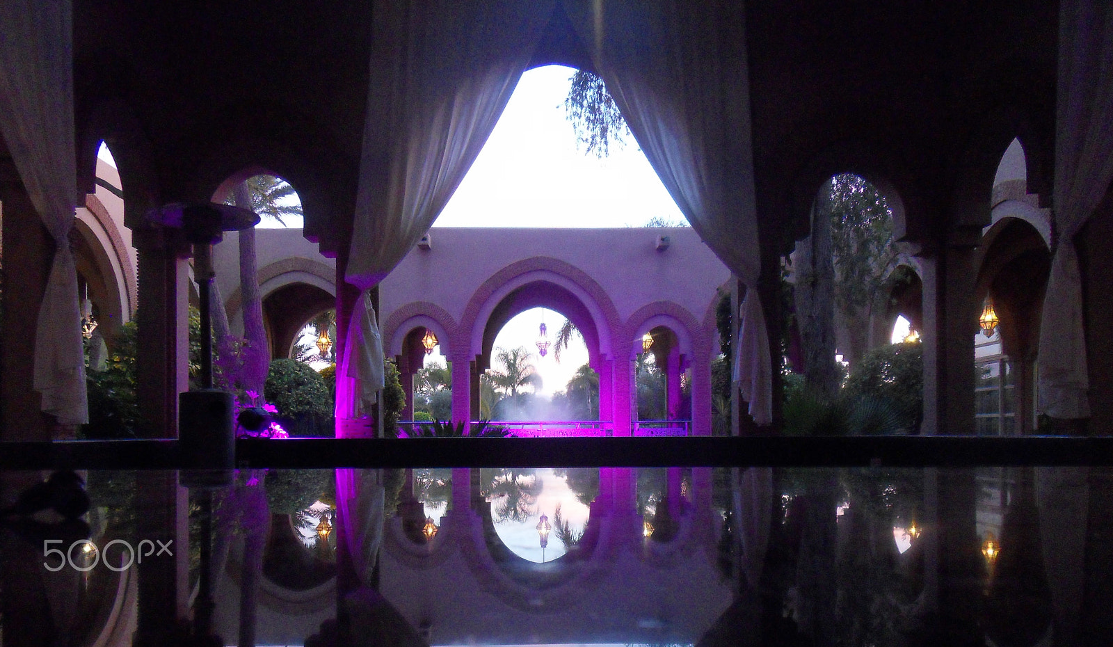 Samsung WB550, WB560 / VLUU WB550 /  HZ15W sample photo. Oriental palace photography