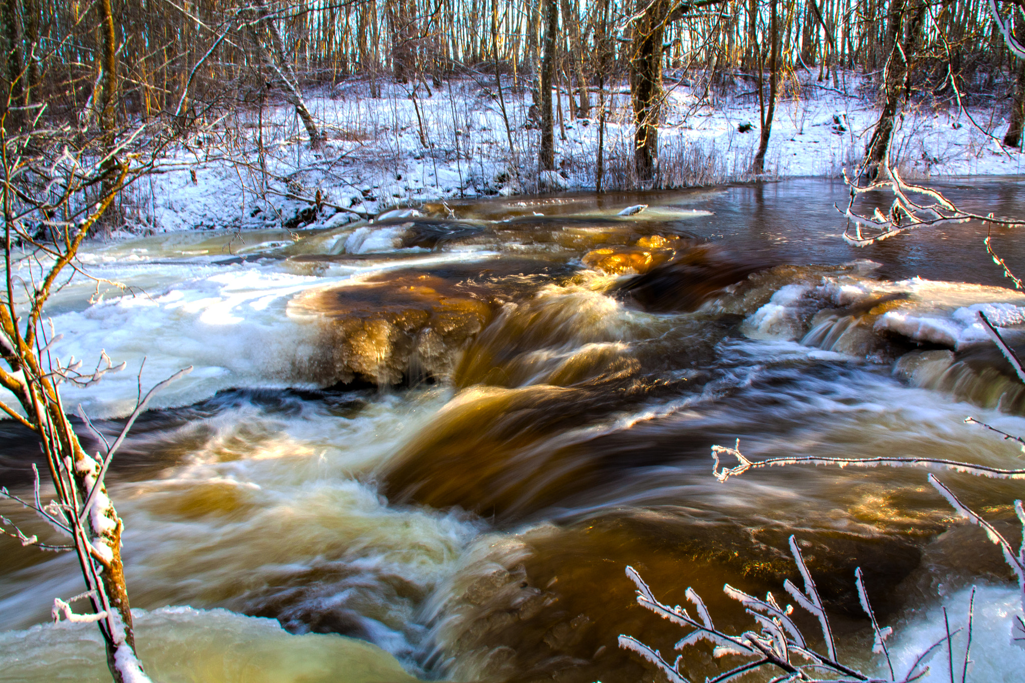 Canon EF-S 18-200mm F3.5-5.6 IS sample photo. Winter river photography