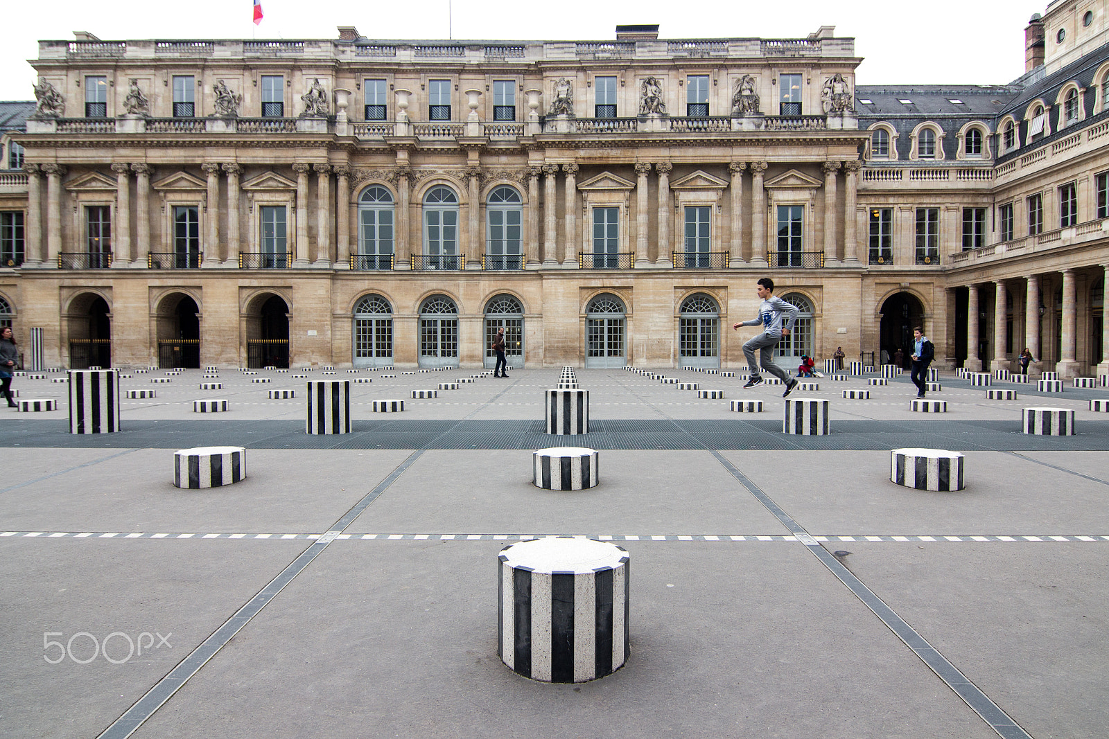 Tokina AT-X Pro 12-24mm F4 (IF) DX sample photo. Jumping at the palace photography