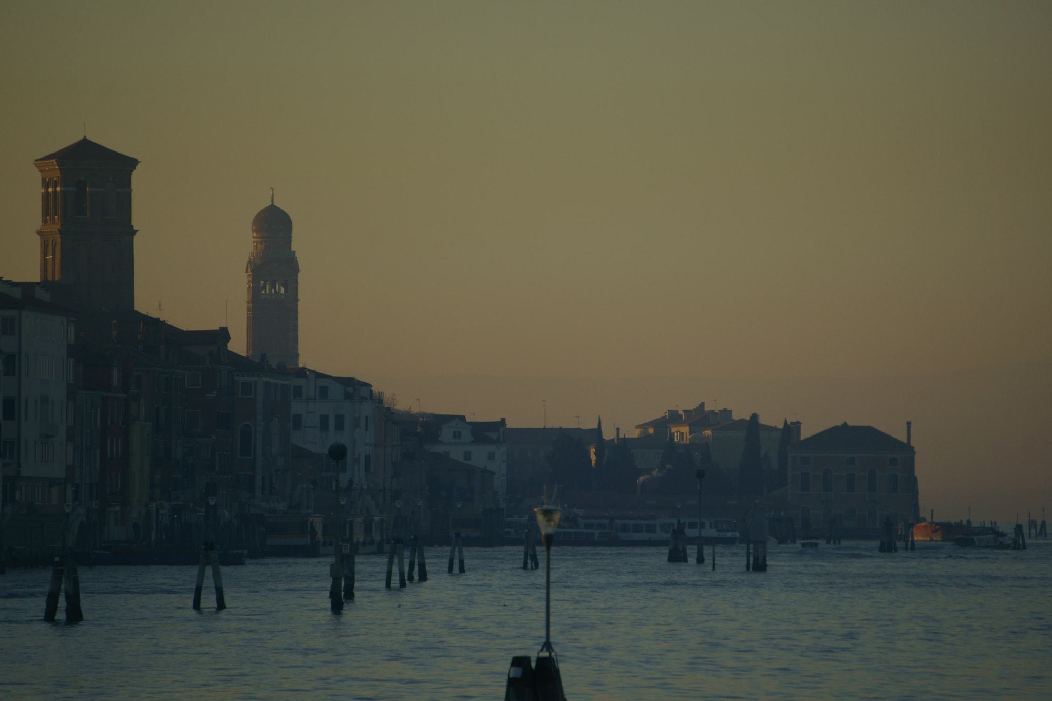 Sony E 55-210mm F4.5-6.3 OSS sample photo. Fondamente nove photography