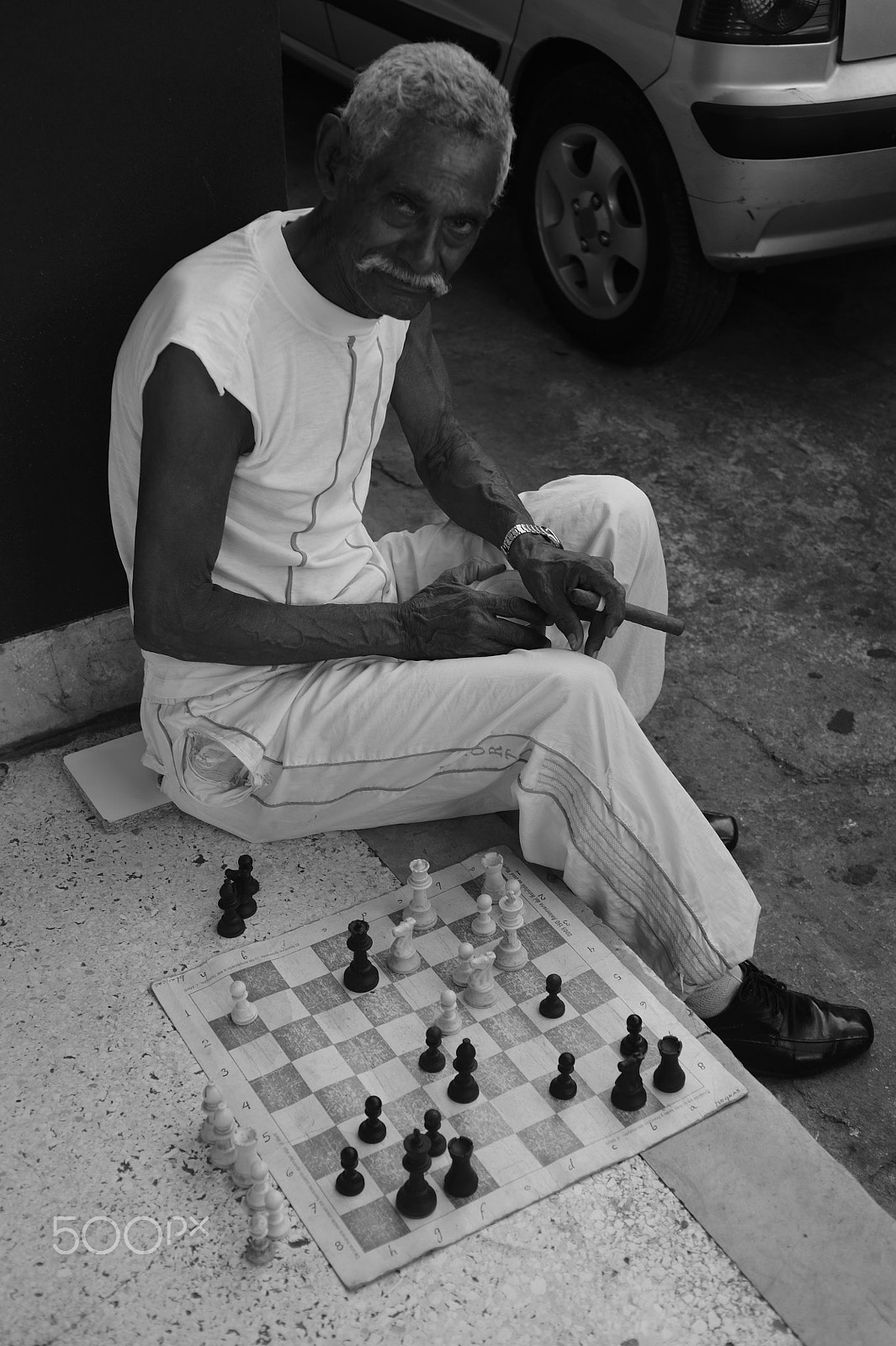AF Zoom-Nikkor 28-85mm f/3.5-4.5 sample photo. Ajedrecista con puro en la habana photography