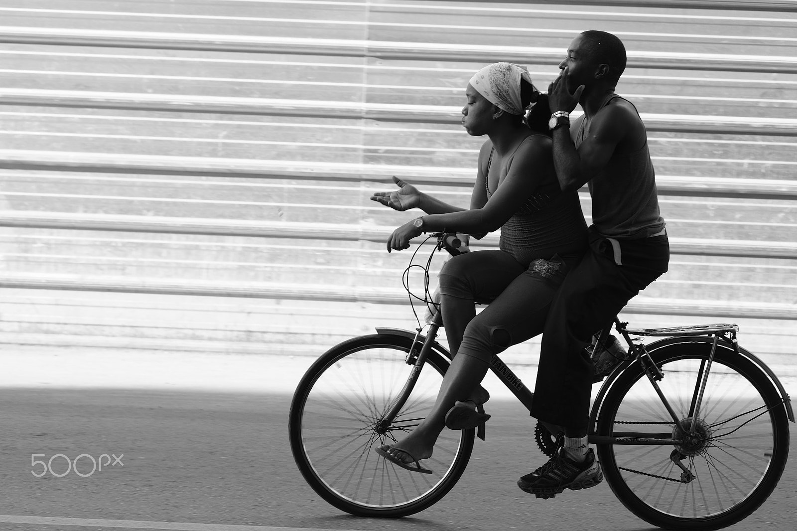 AF Zoom-Nikkor 80-200mm f/2.8 ED sample photo. Paseo en bici por la habana photography