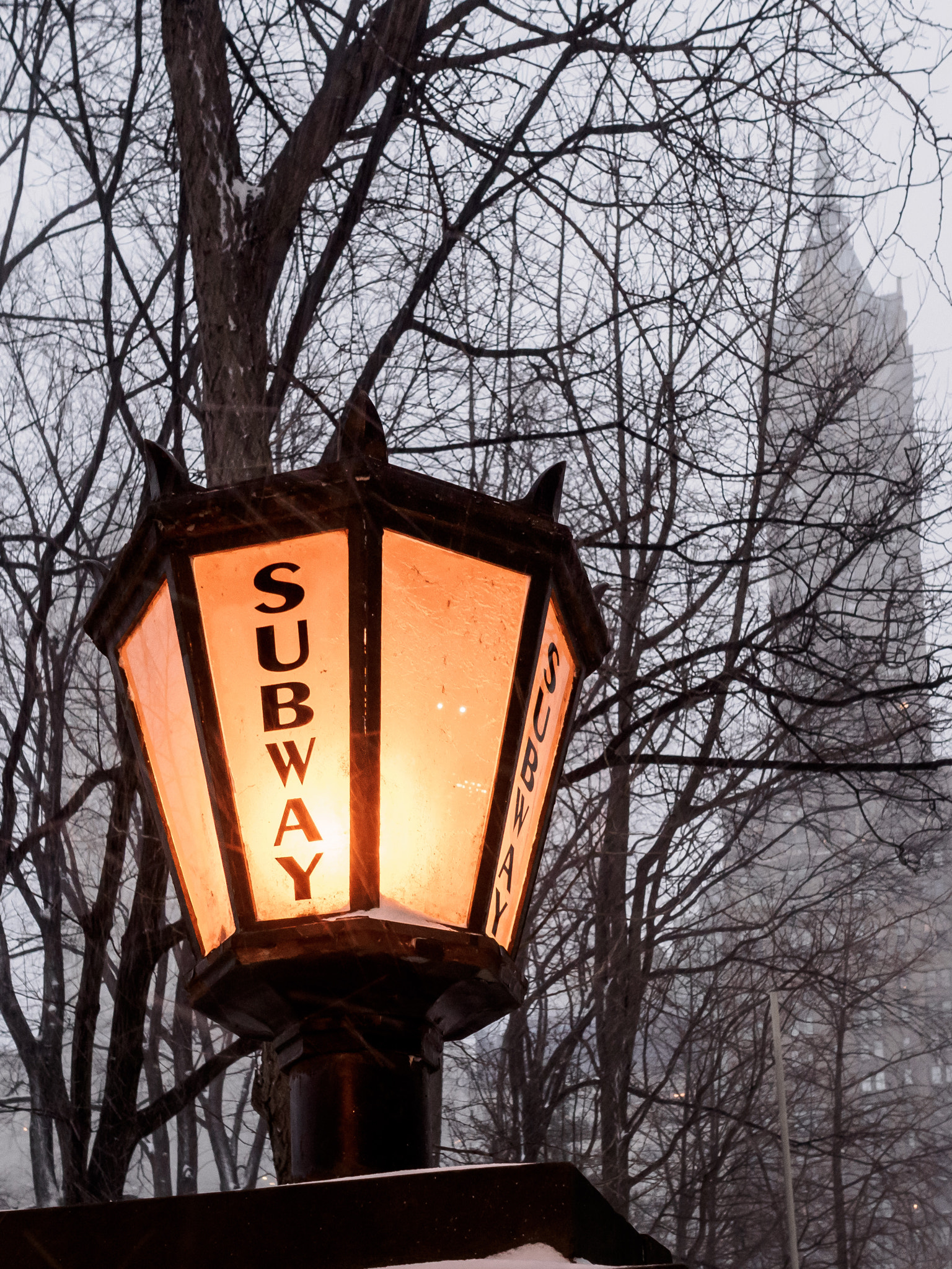 Olympus OM-D E-M5 II + Olympus M.Zuiko Digital 17mm F1.8 sample photo. Subway entrance on central park south photography