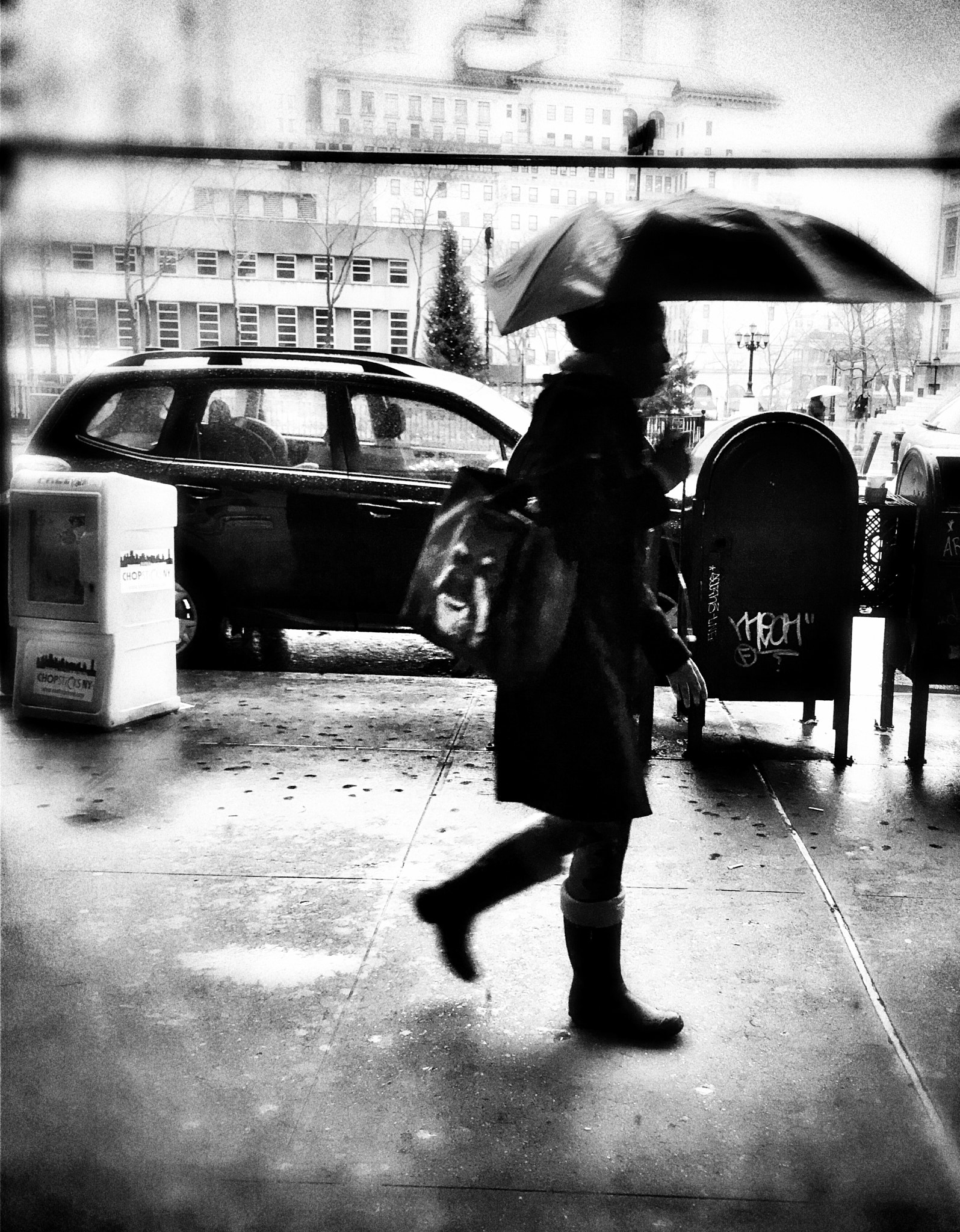 Hipstamatic 330 sample photo. Black umbrella photography