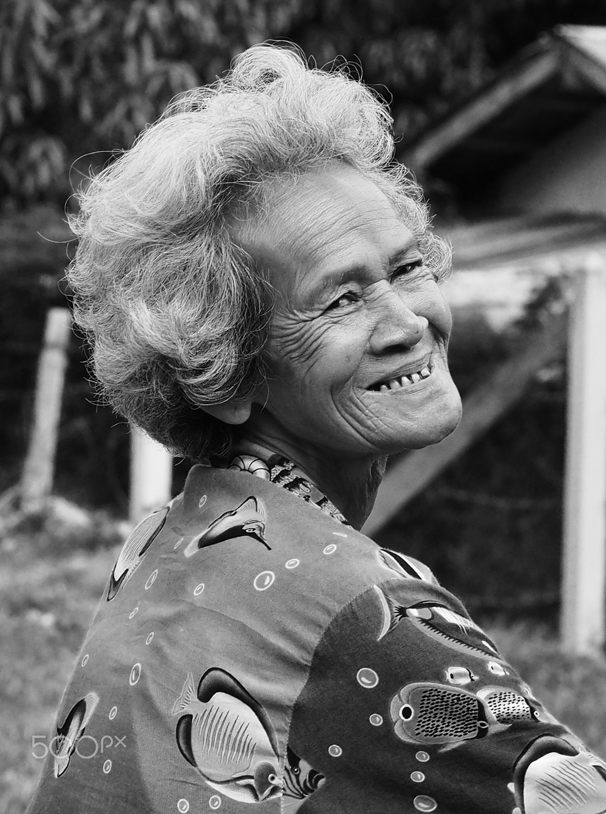 Olympus OM-D E-M5 + Olympus M.Zuiko Digital ED 75mm F1.8 sample photo. Smiling old thai woman photography