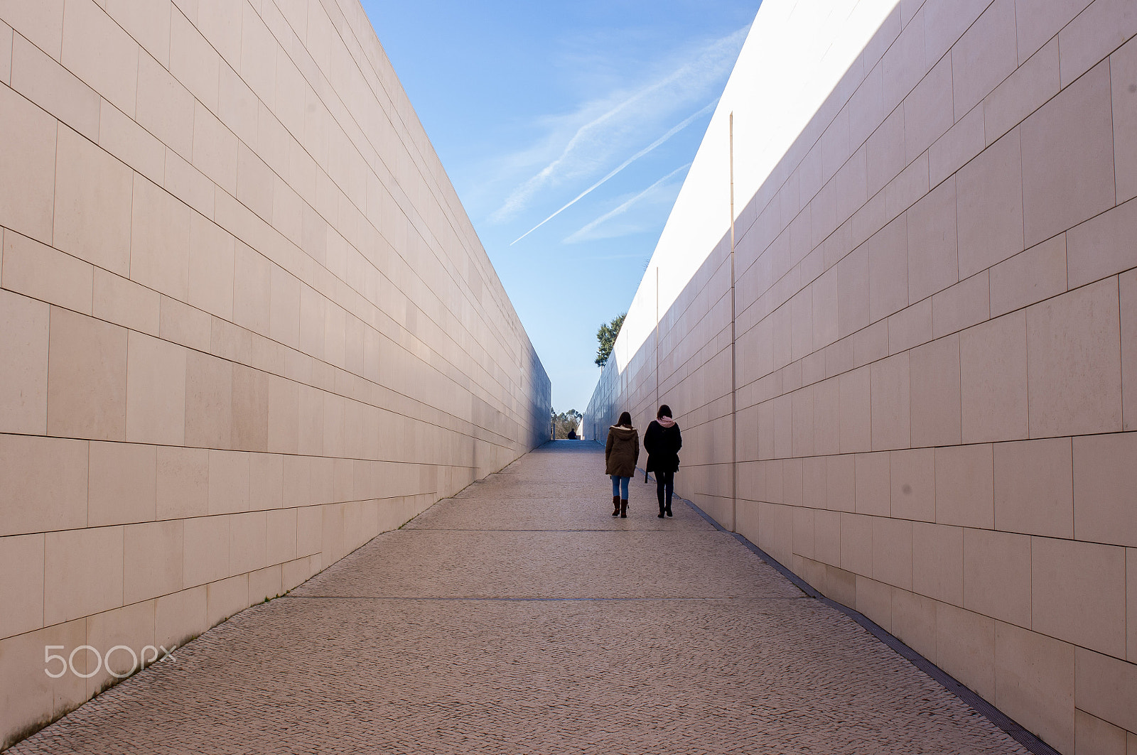 smc PENTAX-FA 28-80mm F3.5-5.6 sample photo. The walk photography