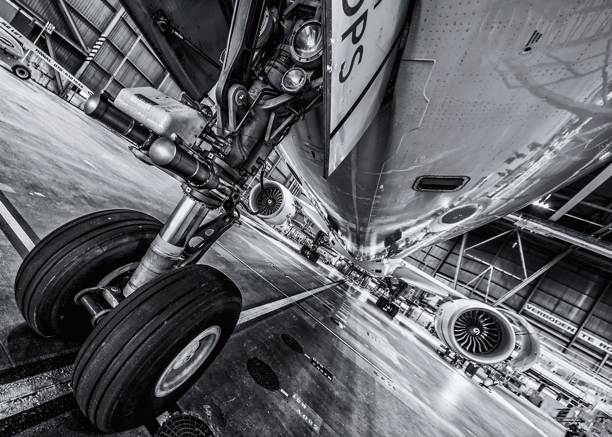 Sigma 8-16mm F4.5-5.6 DC HSM sample photo. In the hangar photography