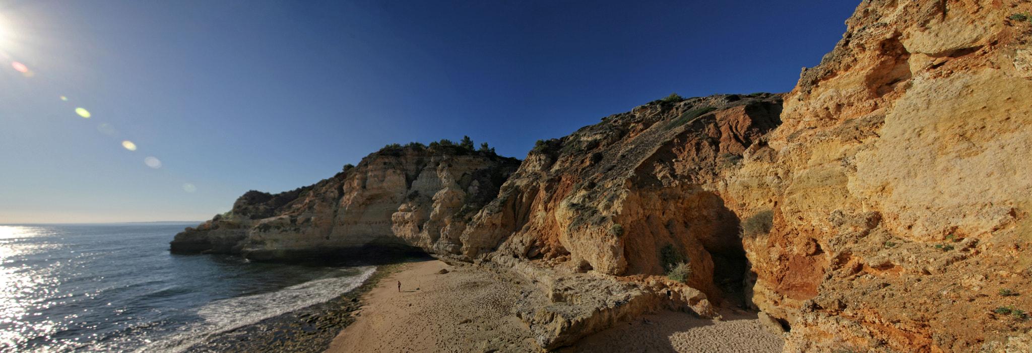 Canon EOS 550D (EOS Rebel T2i / EOS Kiss X4) + Tamron 16-300mm F3.5-6.3 Di II VC PZD Macro sample photo. Cliff enclosed beach photography