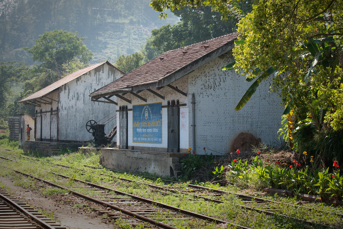 AF-S Zoom-Nikkor 80-200mm f/2.8D IF-ED sample photo. Waiting for the train photography