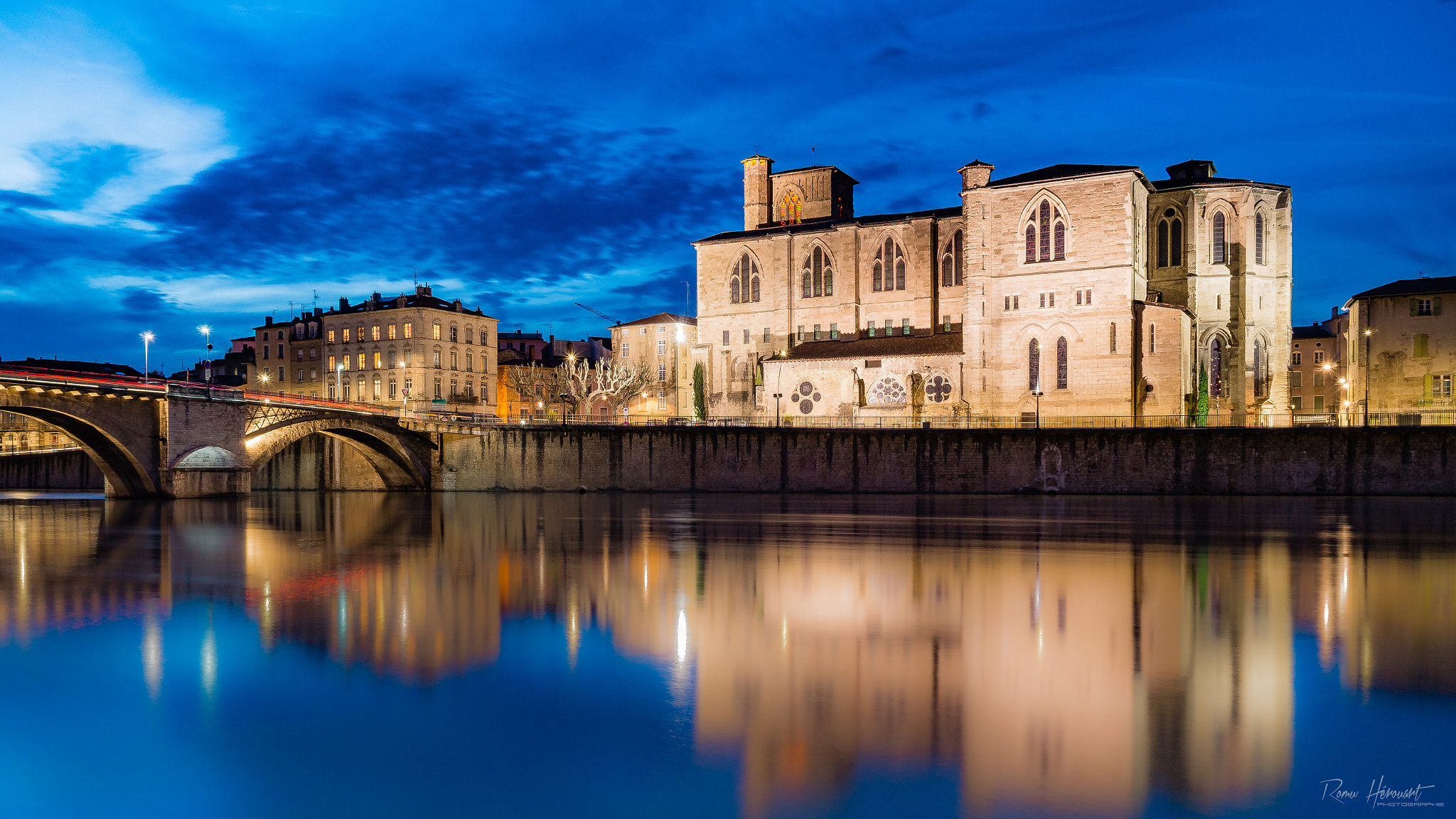 Sony DT 18-200mm F3.5-6.3 sample photo. Collégiale saint barnard photography