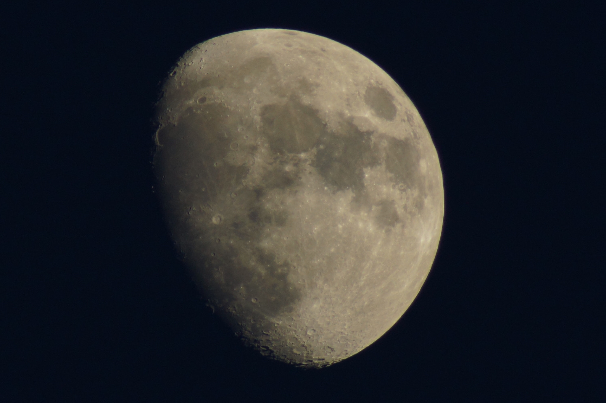 Minolta AF 100-400mm F4.5-6.7 APO sample photo. Moon photography