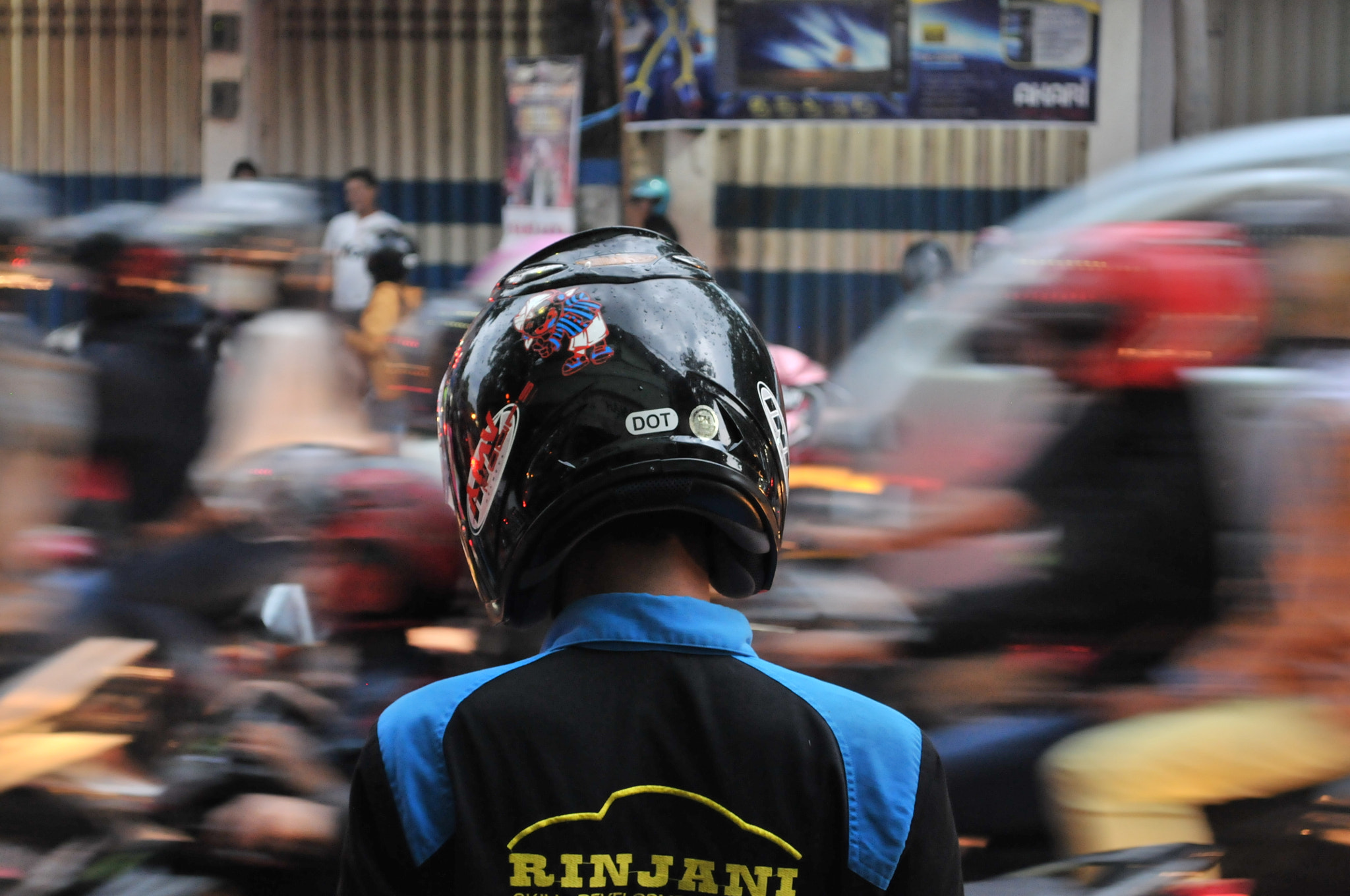 Nikon D300S sample photo. Watching traffic photography