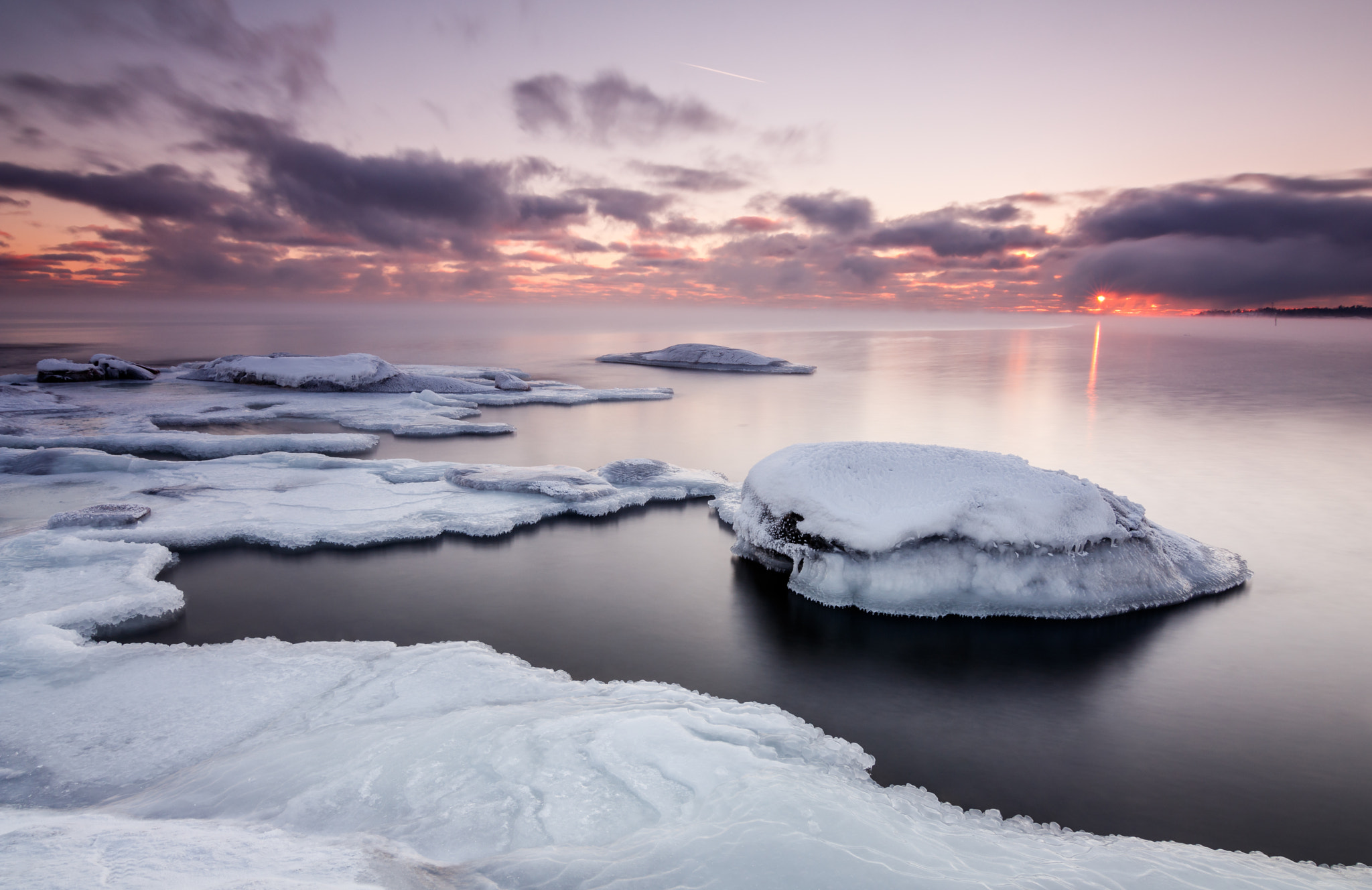 Canon EOS 80D sample photo. Freezing shoreline in liuskasaari, helsinki photography