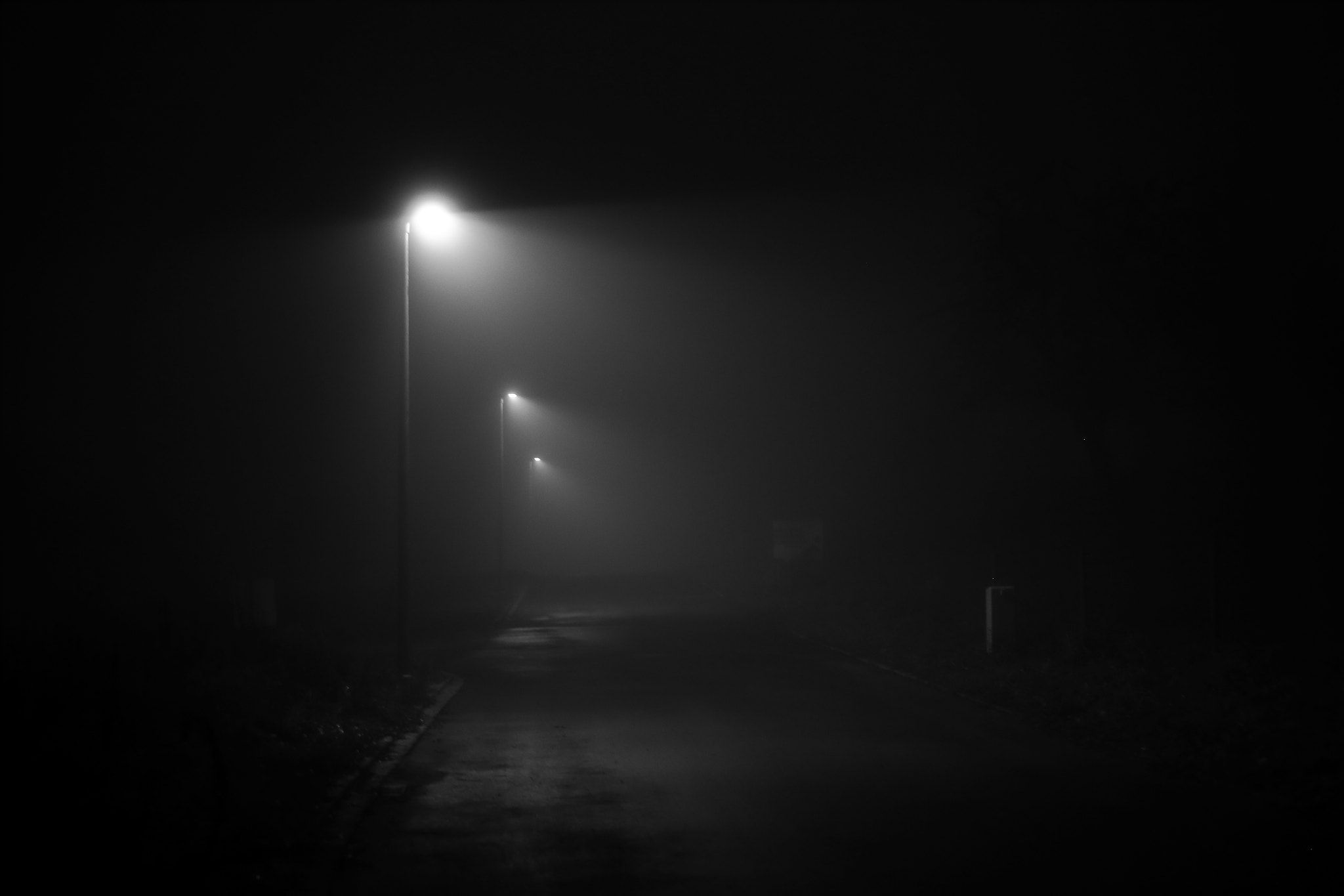 Canon EF 50-200mm f/3.5-4.5 sample photo. Foggy night photography