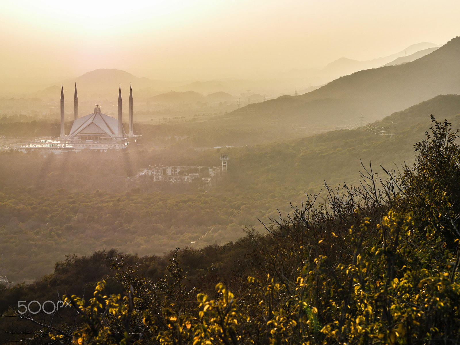 Panasonic Lumix DMC-GH4 + Olympus M.Zuiko Digital 45mm F1.8 sample photo. Sunset at faisal mosque photography