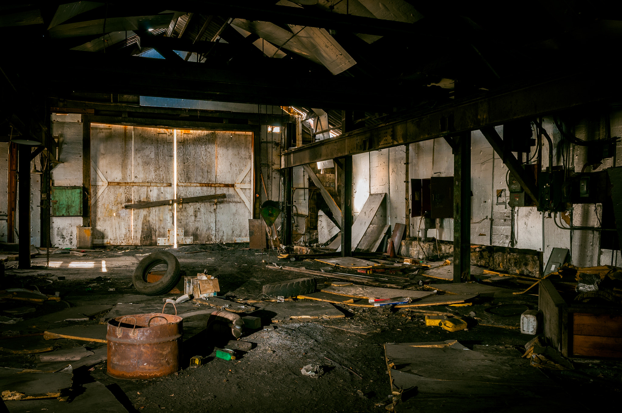 Nikon D300 sample photo. Empty garage photography