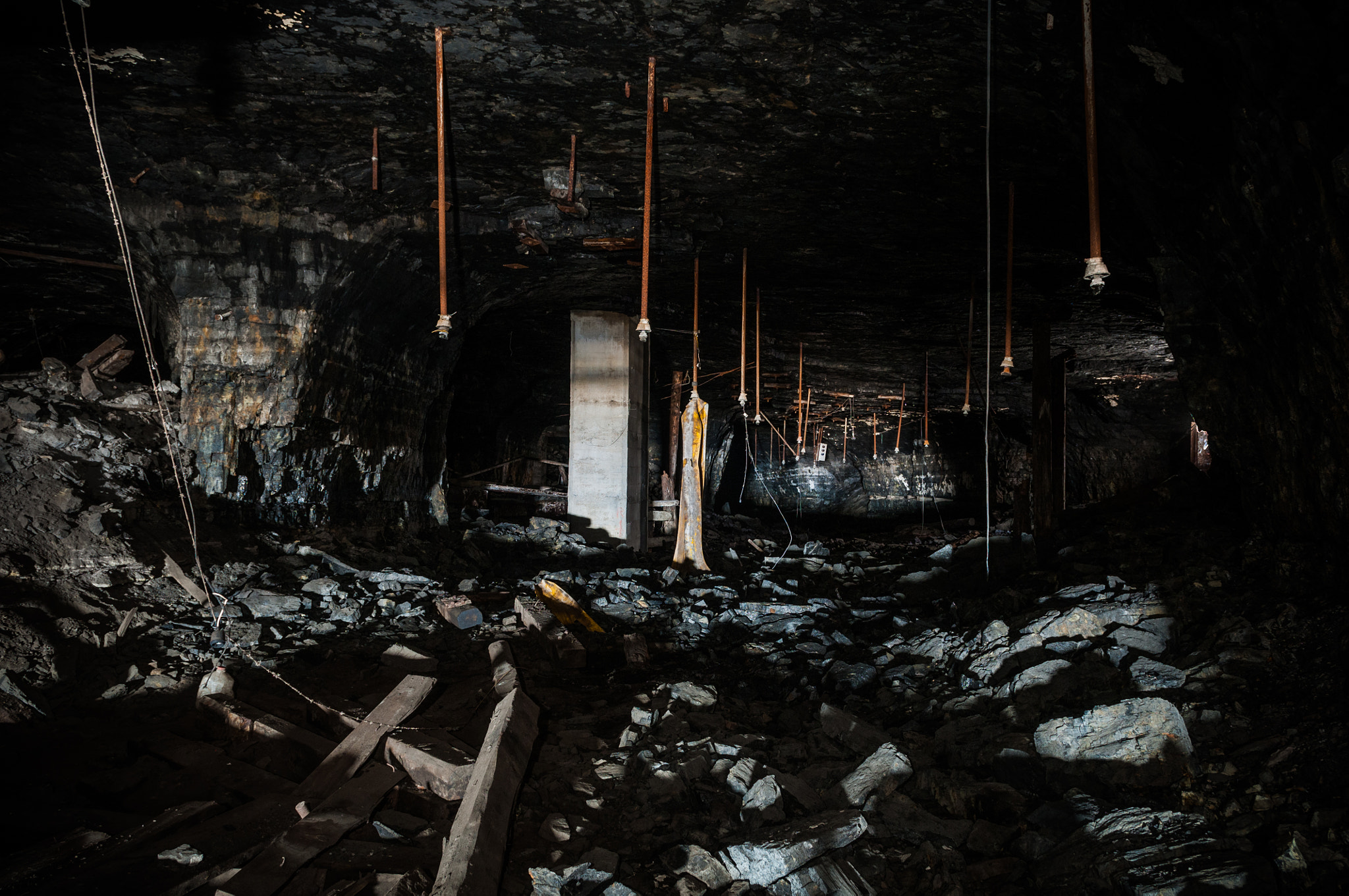 Nikon D300 sample photo. Inside an abandoned coal mine photography
