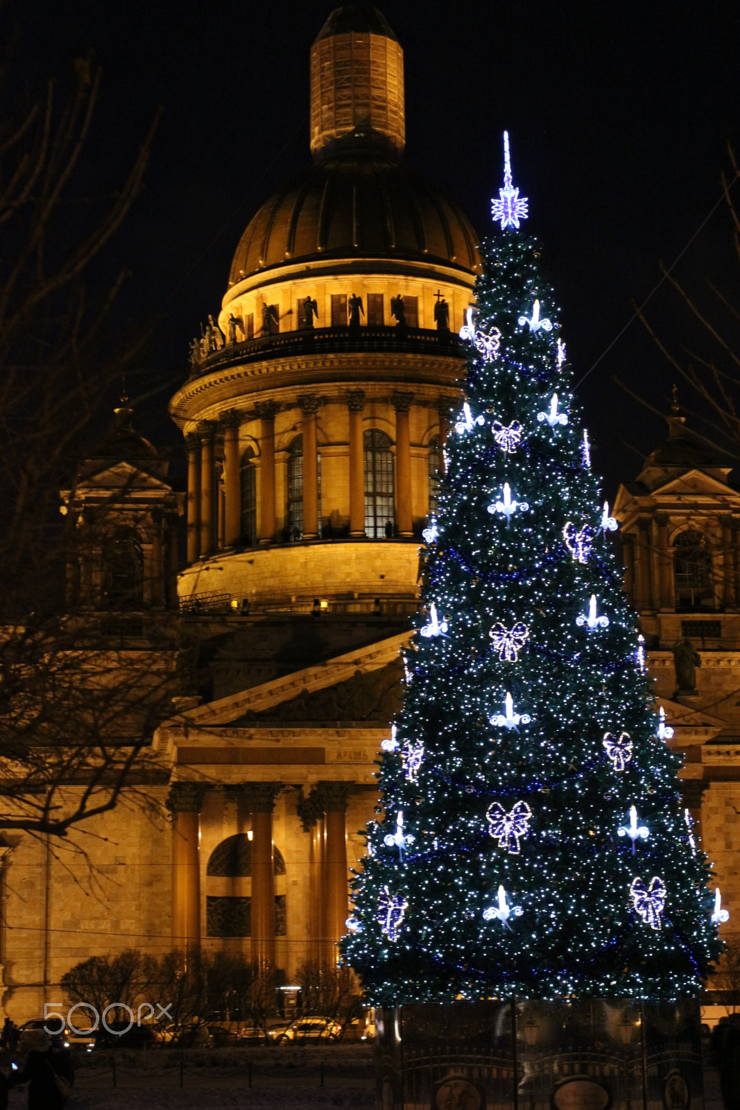 Canon EOS 650D (EOS Rebel T4i / EOS Kiss X6i) + Canon EF 40mm F2.8 STM sample photo. St. isaac's cathedral and christmas tree photography