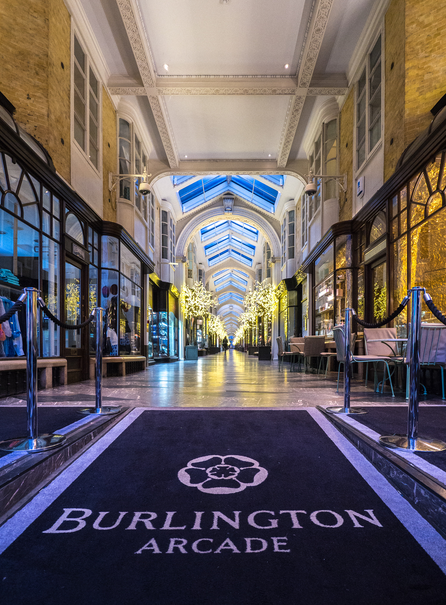 Olympus OM-D E-M1 Mark II + OLYMPUS M.9-18mm F4.0-5.6 sample photo. Burlington arcade photography