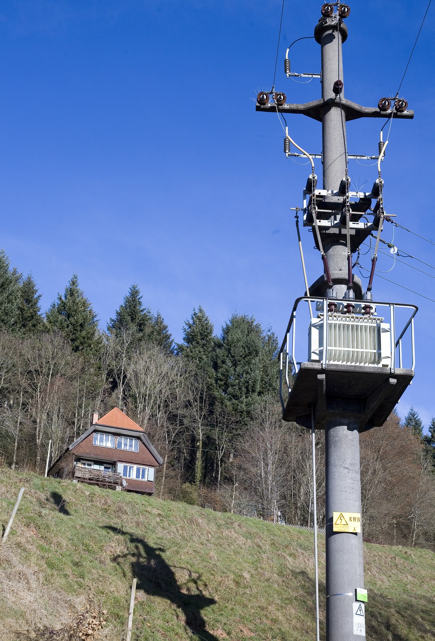 Canon EOS 5D + Canon EF 50mm f/1.8 sample photo. Geheimnis um ein haus am waldrand photography